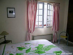 Sud de la France - Avignon et sa r&eacute;gion - T6 - Villa appartements location vacances - chambre 4 (PR-900) photo 3 de 8