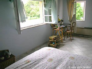 Sud de la France - Avignon et sa r&eacute;gion - T6 - Villa appartements location vacances - chambre 5 (PR-900) photo 3 de 5
