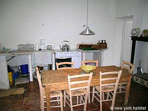 Sud de la France - Provence - Luberon - T2 appartement location vacances - cuisine 1 (PR-905) photo 1 sur 6