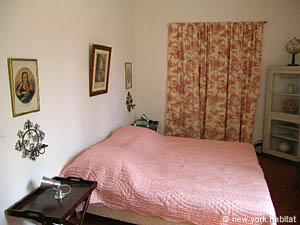 Sud de la France - Provence - Luberon - T2 appartement location vacances - chambre 1 (PR-905) photo 2 sur 7