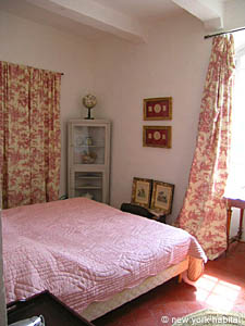 Sud de la France - Provence - Luberon - T2 appartement location vacances - chambre 1 (PR-905) photo 3 sur 7