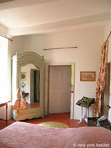 Sud de la France - Provence - Luberon - T2 appartement location vacances - chambre 1 (PR-905) photo 5 sur 7