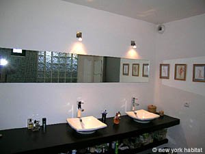 Sud de la France - Aix en Provence - Marseille - T6 - Villa logements location appartements - salle d'eau 1 (PR-908) photo 1 de 3