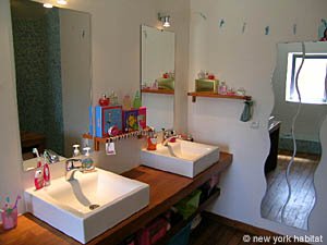 Sud de la France - Aix en Provence - Marseille - T6 - Villa logements location appartements - salle d'eau 4 (PR-908) photo 2 de 9
