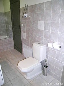 South France - Aix en Provence - Marseilles - 2 Bedroom - Villa apartment - bathroom 1 (PR-911) photo 3 of 4