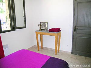 South France - Aix en Provence - Marseilles - 2 Bedroom - Villa apartment - bedroom 2 (PR-911) photo 5 of 5