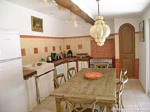 Sud della Francia - Provenza - Luberon - 3 Camere - Casa di campagna appartamento casa vacanze - cucina (PR-912) photo 1 di 12
