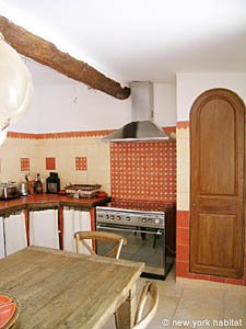 Sud della Francia - Provenza - Luberon - 3 Camere - Casa di campagna appartamento casa vacanze - cucina (PR-912) photo 3 di 12