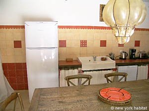 Sud della Francia - Provenza - Luberon - 3 Camere - Casa di campagna appartamento casa vacanze - cucina (PR-912) photo 4 di 12
