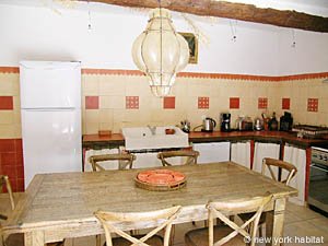 Sud della Francia - Provenza - Luberon - 3 Camere - Casa di campagna appartamento casa vacanze - cucina (PR-912) photo 6 di 12