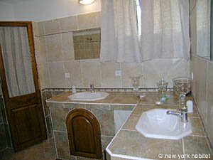 Sud della Francia - Provenza - Luberon - 3 Camere - Casa di campagna appartamento casa vacanze - bagno 1 (PR-912) photo 2 di 6