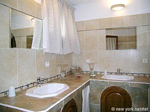 Sud della Francia - Provenza - Luberon - 3 Camere - Casa di campagna appartamento casa vacanze - bagno 1 (PR-912) photo 5 di 6