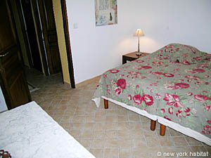 Sud della Francia - Provenza - Luberon - 3 Camere - Casa di campagna appartamento casa vacanze - camera 2 (PR-912) photo 3 di 5