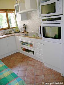 Sud della Francia - Provenza - 2 Camere da letto appartamento casa vacanze - cucina (PR-918) photo 8 di 12