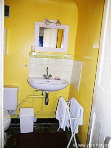 South of France - Provence - Studio apartment - bathroom (PR-921) photo 1 of 3 South of France - Provence - Studio apartment - bathroom (PR-921) photo 1 of 3