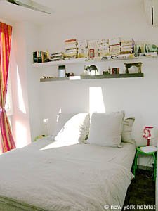 South France - Aix en Provence - Marseilles - 1 Bedroom accommodation - bedroom (PR-930) photo 2 of 10