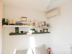 South France - Aix en Provence - Marseilles - 1 Bedroom accommodation - bedroom (PR-930) photo 4 of 10