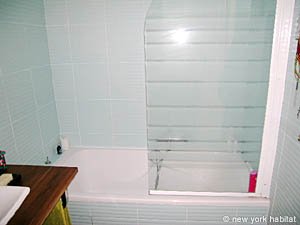 South France - Aix en Provence - Marseilles - 1 Bedroom accommodation - bathroom (PR-930) photo 2 of 6