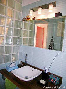 South France - Aix en Provence - Marseilles - 1 Bedroom accommodation - bathroom (PR-930) photo 3 of 6
