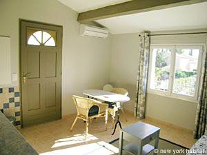Sud de la France - Aix en Provence - Marseille - T2 logement location appartement - s&eacute;jour (PR-934) photo 5 sur 7