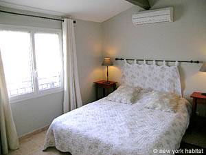 Sud de la France - Aix en Provence - Marseille - T2 logement location appartement - chambre (PR-934) photo 1 sur 5