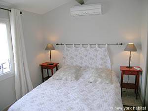 Sud de la France - Aix en Provence - Marseille - T2 logement location appartement - chambre (PR-934) photo 2 sur 5
