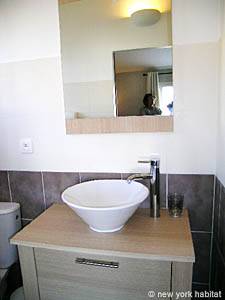 Sud de la France - Aix en Provence - Marseille - T2 logement location appartement - salle d'eau (PR-934) photo 1 sur 6