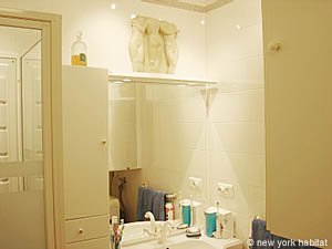 South France - French Riviera - Studio accommodation - bathroom 1 (PR-943) photo 3 of 3