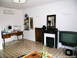 South France - Aix en Provence - Marseilles - 1 Bedroom accommodation - living room (PR-946) photo 6 of 10