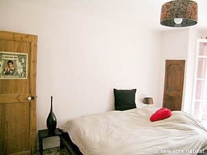 South France - Aix en Provence - Marseilles - 1 Bedroom accommodation - bedroom (PR-946) photo 1 of 6