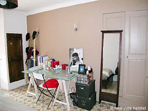 South France - Aix en Provence - Marseilles - 1 Bedroom accommodation - bedroom (PR-946) photo 4 of 6