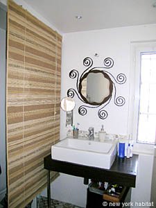 South France - Aix en Provence - Marseilles - 1 Bedroom accommodation - bathroom (PR-946) photo 2 of 6