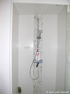 South France - Aix en Provence - Marseilles - 1 Bedroom accommodation - bathroom (PR-946) photo 3 of 6