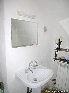 Sud de la France - Montpellier et sa r&eacute;gion - T8 - Mas appartement location vacances - salle d'eau 5 (PR-950) photo 1 sur 2