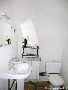 Sud de la France - Montpellier et sa r&eacute;gion - T8 - Mas appartement location vacances - salle d'eau 5 (PR-950) photo 2 sur 2