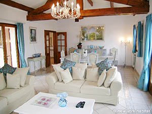 South France - French Riviera - 4 Bedroom - Villa accommodation - living room (PR-951) photo 7 of 9