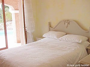 South France - French Riviera - 4 Bedroom - Villa accommodation - bedroom 1 (PR-951) photo 1 of 3