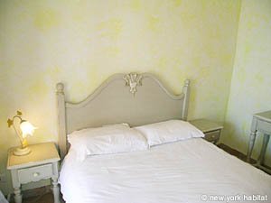 South France - French Riviera - 4 Bedroom - Villa accommodation - bedroom 1 (PR-951) photo 2 of 3