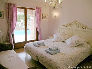 South France - French Riviera - 4 Bedroom - Villa accommodation - bedroom 2 (PR-951) photo 1 of 3