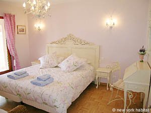 South France - French Riviera - 4 Bedroom - Villa accommodation - bedroom 2 (PR-951) photo 2 of 3