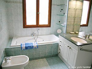 South France - French Riviera - 4 Bedroom - Villa accommodation - bathroom 2 (PR-951) photo 2 of 5