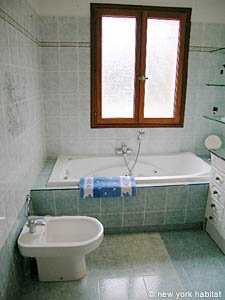 South France - French Riviera - 4 Bedroom - Villa accommodation - bathroom 2 (PR-951) photo 3 of 5
