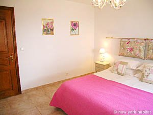 South France - French Riviera - 4 Bedroom - Villa accommodation - bedroom 3 (PR-951) photo 2 of 5