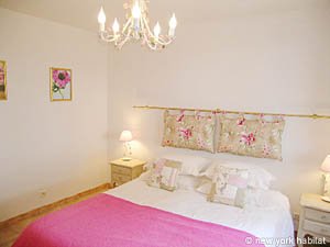 South France - French Riviera - 4 Bedroom - Villa accommodation - bedroom 3 (PR-951) photo 3 of 5