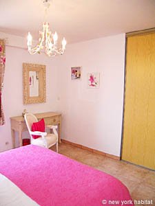 South France - French Riviera - 4 Bedroom - Villa accommodation - bedroom 3 (PR-951) photo 4 of 5