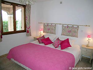 South France - French Riviera - 4 Bedroom - Villa accommodation - bedroom 4 (PR-951) photo 1 of 4