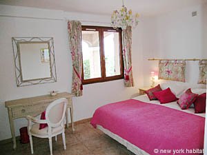 South France - French Riviera - 4 Bedroom - Villa accommodation - bedroom 4 (PR-951) photo 2 of 4