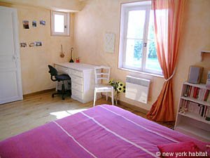 South France - Aix en Provence - Marseilles - 4 Bedroom - Villa apartment - bedroom 2 (PR-961) photo 5 of 9