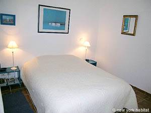 South France - French Riviera - 3 Bedroom apartment - bedroom 1 (PR-964) photo 4 of 6