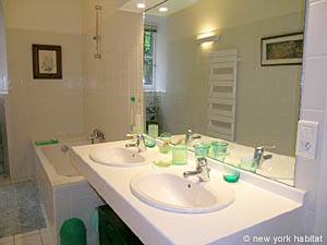 South France - French Riviera - 3 Bedroom apartment - bathroom 1 (PR-964) photo 3 of 5